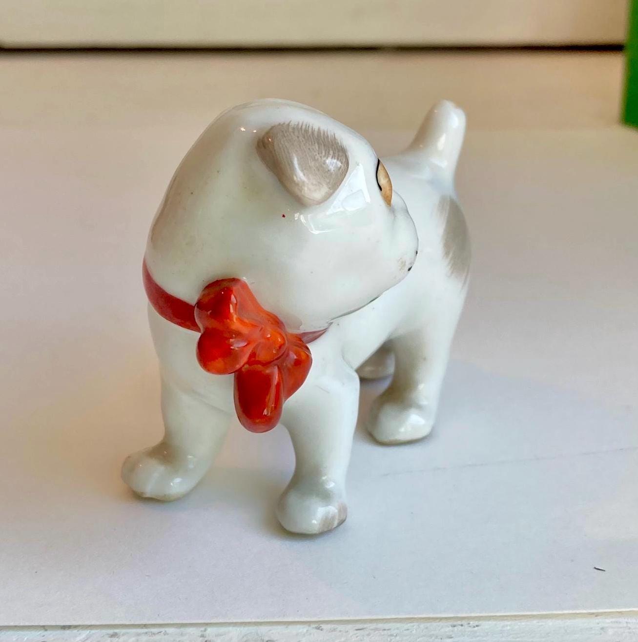 ヴィンテージのボンゾ犬フィギュア：手描き磁器、プフェッファー