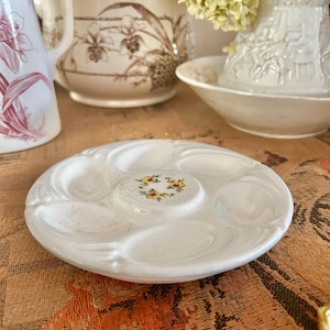 Plato pequeño de cerámica con diseño floral vintage para huevos rellenos