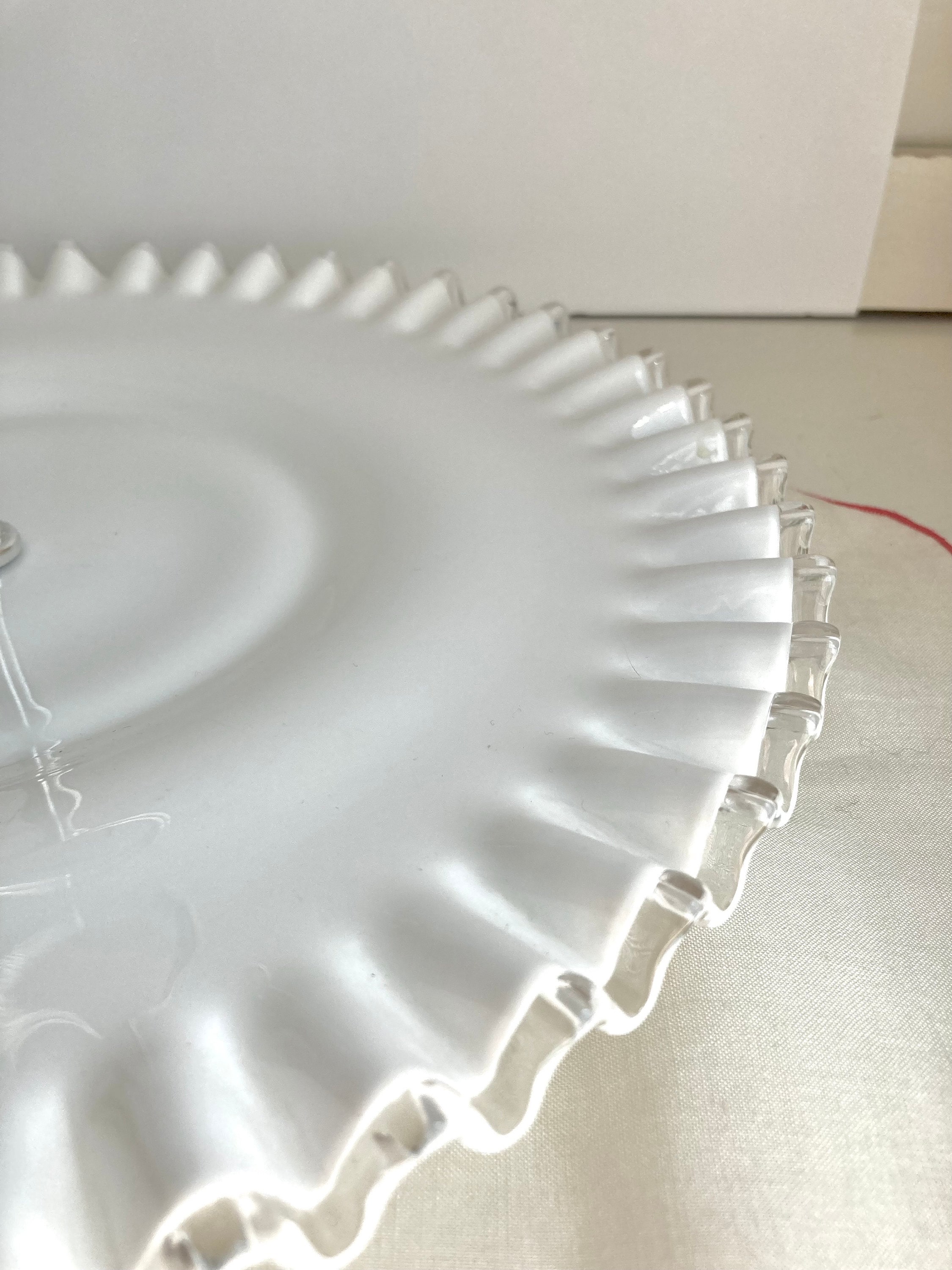 ヴィンテージ フェントン シルバークレスト ミルクガラス：クリンプ