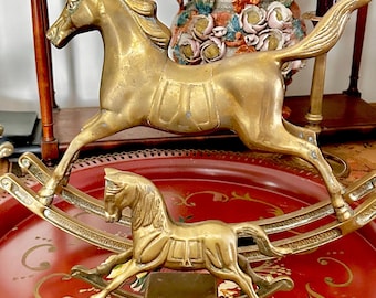 Cavalos de balanço vintage em latão maciço
