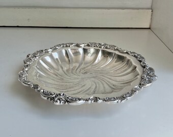 Vintage Wallace Baroque #223 Silver Plate 9" Vegetable or Bon bon Dish - Swirl Interior, Ornate Rim
