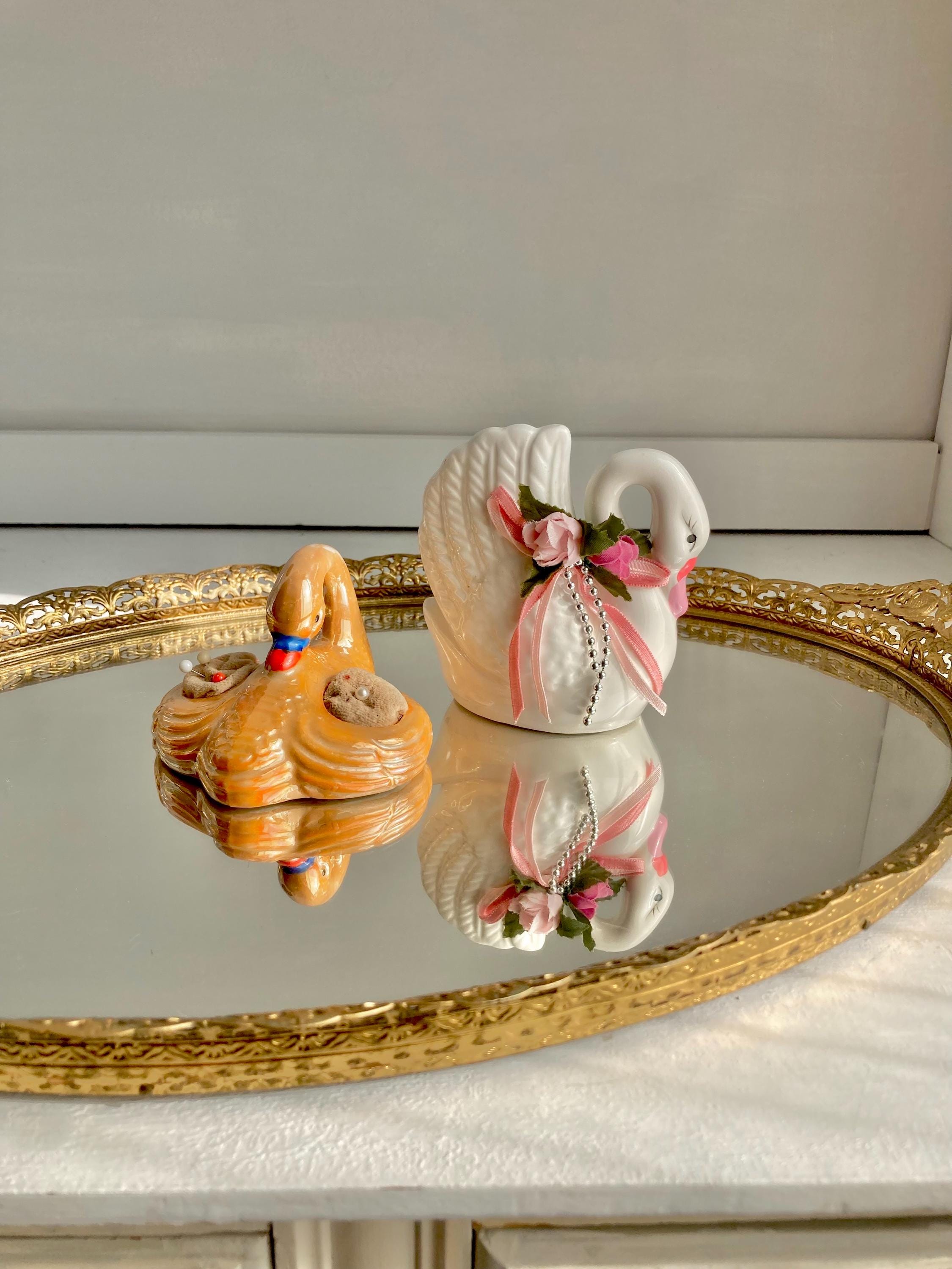 ヤンセイチュウ 陶磁器 置物 白・紫・金 ヤンセイチュウ 陶磁器 置物