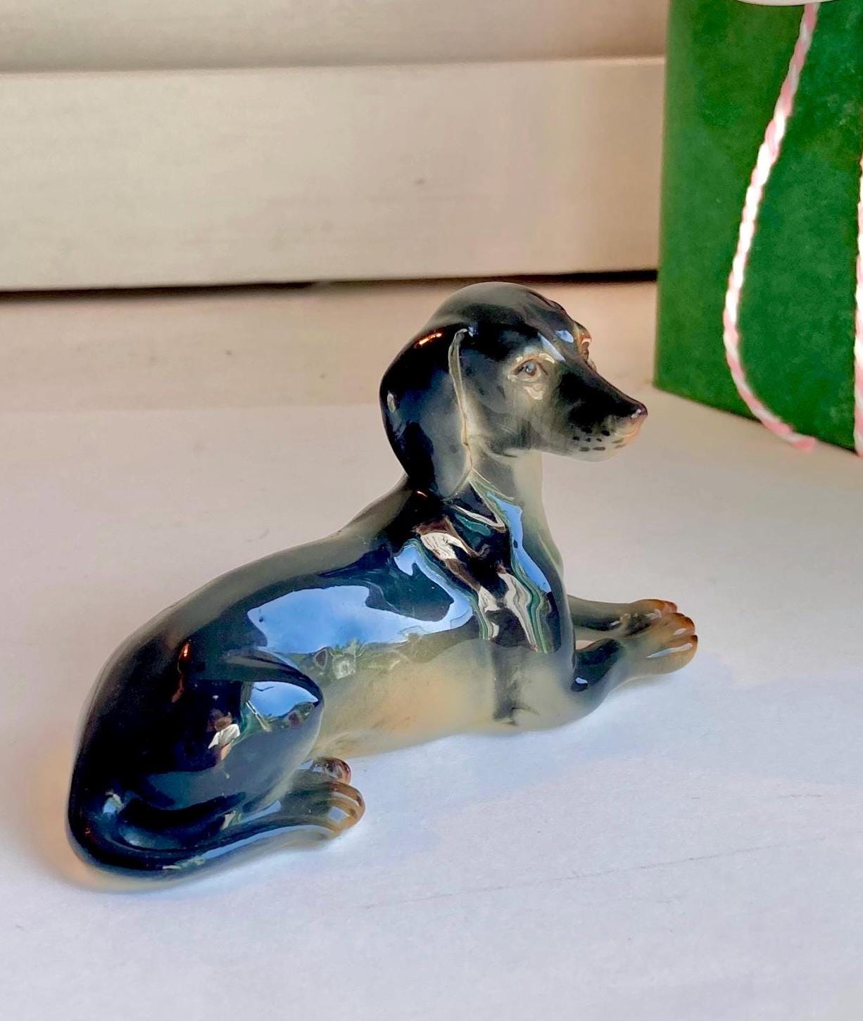 ヴィンテージのドイツ製陶器製犬の置物 - 手描きの本物そっくりの