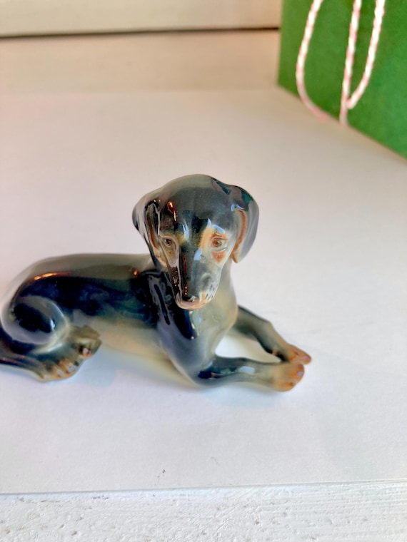 ヴィンテージのドイツ製陶器製犬の置物 - 手描きの本物そっくりの