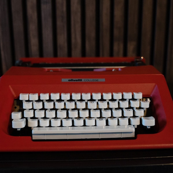 Olivetti College typewriter, Mario Bellini
