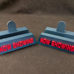 Variante azul de edición limitada: soporte para estuche de DVD impreso en 3D: soporte compacto para un solo Blu-ray o juego.