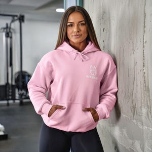 Broderad Gym Bully-huvtröja: Unisex träningströja