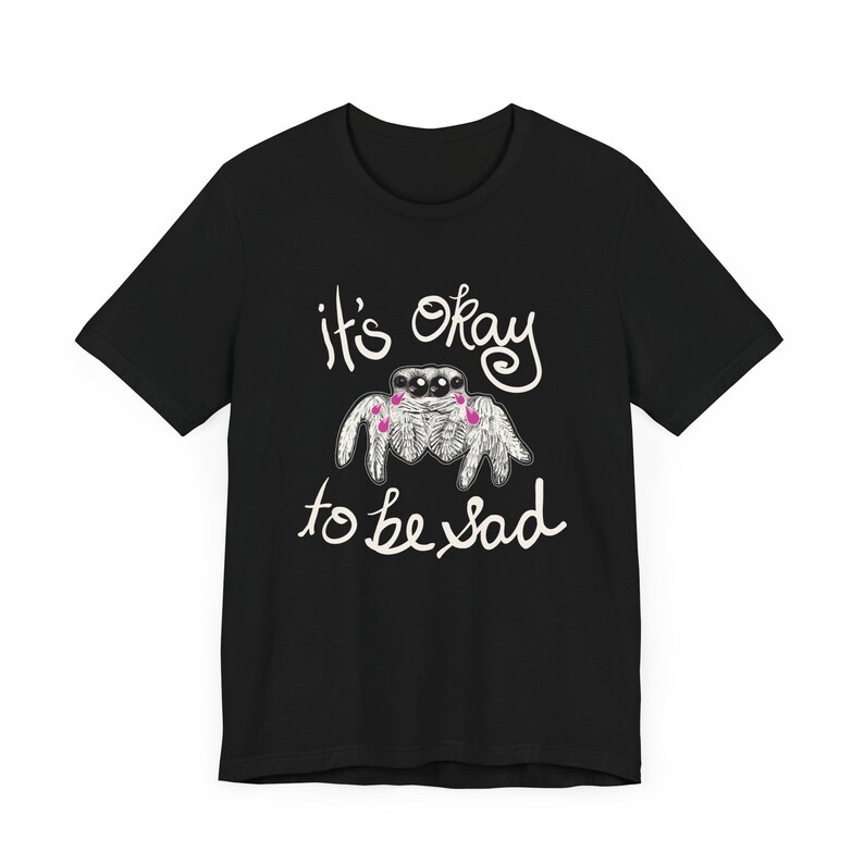 Camiseta Cute Spider - Não tem problema ficar triste! Humor peculiar - Cores ótimas XS-5XL imagem 3