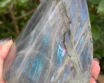Flashy Labradorite Crystal Freeform Carving: Home Decor Gift