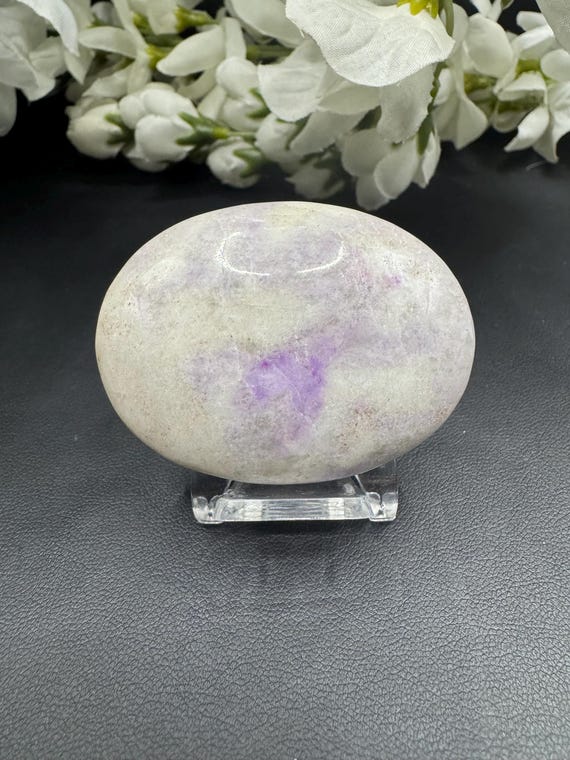 Hackmanite Palm Stone Tenebrescent Crystal, UV Reactive Color Change Sodalite, Fluorescent Mineral Specimen, Polished Palmstone