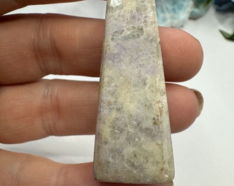 Tenebrescent Hackmanite Crystal Point Tower: UV Reactive Mineral