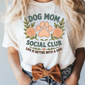 Club social de mamás de perros Png, diseño de sublimación, la vida es mejor con un perro Png, pata Png, Png de moda, diseño de camiseta, descarga instantánea Png, DTF