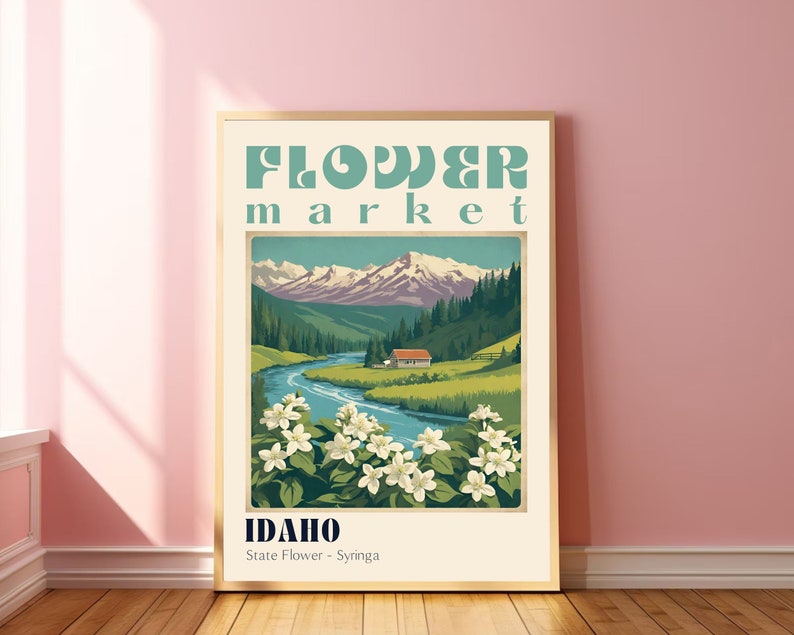 Może przedstawiać: Plakat w stylu vintage z tekstem "FLOWER market" w retro czcionce. Plakat przedstawia malowniczy krajobraz z rzeką wijącą się przez dolinę, g&oacute;rami w tle i małą chatą. Plakat zawiera r&oacute;wnież tekst "IDAHO" i "Kwiat Stanu - Syringa".