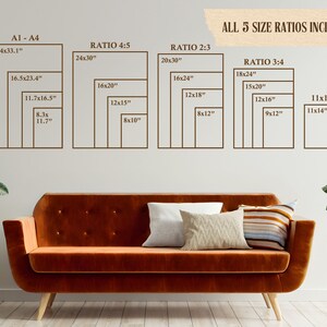 Op de afbeelding: Een witte muur met bruine rechthoeken die verschillende verhoudingen voor afdrukken tonen. De tekst "ALL 5 SIZE RATIOS INCLUDED" staat bovenaan de afbeelding. De tekst "A1-A4" staat in de linkerbovenhoek van de afbeelding. De tekst "RATIO 4:5" staat in het midden bovenaan de afbeelding. De tekst "RATIO 2:3" staat rechtsboven in de afbeelding. De tekst "RATIO 3:4" staat rechtsboven in de afbeelding. De tekst "23.4x33.1" staat in de linkerbovenhoek van de afbeelding. De tekst "24x30" staat in het midden bovenaan de afbeelding. De tekst "20x30" staat rechtsboven in de afbeelding. De tekst "18x24" staat rechtsboven in de afbeelding. De tekst "16.5x23.4" staat in het midden links in de afbeelding. De tekst "16x24" staat in het midden rechts in de afbeelding. De tekst "15x20" staat in het midden rechts in de afbeelding. De tekst "11.7x16.5" staat linksonder in de afbeelding. De tekst "12x18" staat in het midden rechts in de afbeelding. De tekst "12x16" staat in het midden rechts in de afbeelding. De tekst "8.3x 11.7" staat linksonder in de afbeelding. De tekst "8x12" staat rechtsonder in de afbeelding. De tekst "9x12" staat rechtsonder in de afbeelding. De tekst "16x20" staat in het midden links in de afbeelding. De tekst "12x15" staat in het midden links in de afbeelding. De tekst "8x10" staat linksonder in de afbeelding. De tekst "11x14" staat rechtsonder in de afbeelding. De tekst "11x14" staat rechtsonder in de afbeelding.