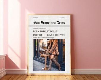 Könnte beinhalten: Eine Zeitungsüberschrift lautet "Born to Dilly Dally, Forced to Pick Up the Pace" mit einem Foto einer Frau, die einen Pelzmantel und Stiefel trägt und eine Tasse Kaffee hält.