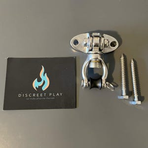 Puede incluir: Un kit de hardware para columpio de plata con una polea, un pivote y dos tornillos. El kit está diseñado para juegos discretos al aire libre.