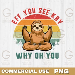 以下が含まれることがあります： ヨガのポーズで瞑想しているナマケモノを描いたヴィンテージスタイルのグラフィック。テキストは「Eff You See Kay Why Oh You」です。