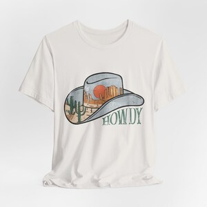 Howdy Western Cowboy Cowgirl Hat T-Shirt, Western Theme Tee, Unisex Graphic Top, Cowboy Cowgirl Tee, Western Rodeo Shirt, Western Fashion