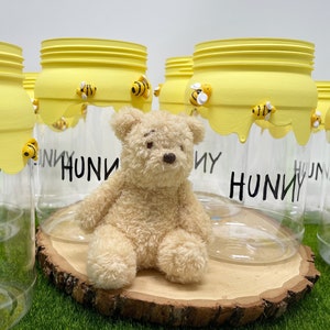 Mason Jar Hunny Pot Centerpiece , Pint Plastic size Mason Jar , Winnie the Pooh Centerpieces , Bee Party Mason Jars
