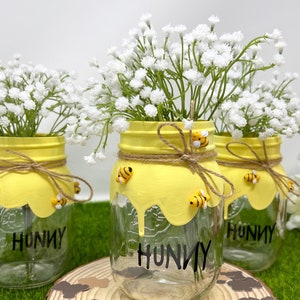 Mason Jar Hunny Pot Centerpiece , Pint size Mason Jar , Winnie the Pooh Centerpieces , Bee Party Mason Jars