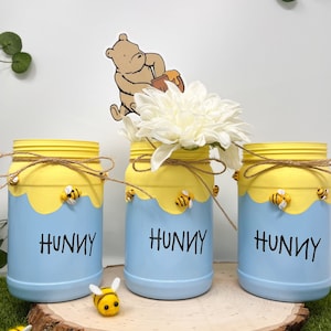 Mason Jar Hunny Pot Centerpiece , Pint Plastic size Mason Jar , Winnie the Pooh Centerpieces , Bee Party Mason Jars