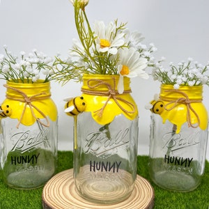 Mason Jar Hunny Pot Centerpiece , Quart size Mason Jar , Winnie the Pooh Centerpieces , Bee Party Mason Jars