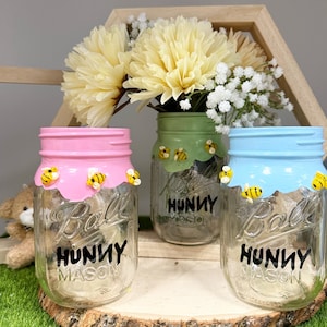 Mason Jar Hunny Pot Centerpiece , Pint Plastic size Mason Jar , Winnie the Pooh Centerpieces , Bee Party Quart Mason Jars , Honey Drip Jars