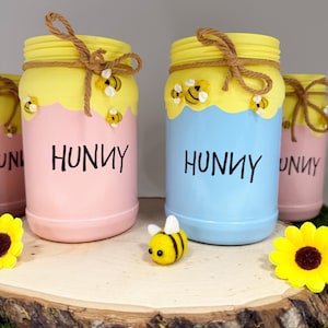 Mason Jar Hunny Pot Centerpiece , Pint Plastic size Mason Jar , Winnie the Pooh Centerpieces , Bee Party Mason Jars