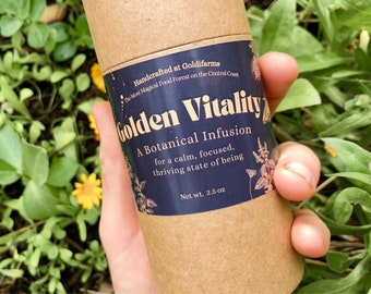 Infusion botanique Golden Vitality - tisane en feuilles : un mélange sans caféine de six plantes vénérées, méticuleusement conçu pour le bien-être.