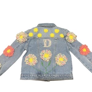 Chaqueta vaquera personalizada con letras y flores 3D bordadas con aguja perforada para niños