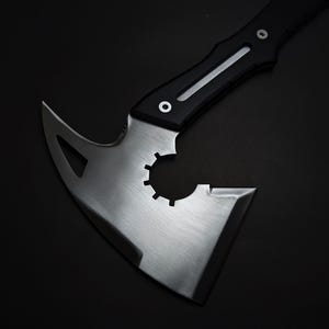 Leon Kennedy Hatchet Replica: RE9 Resident Evil Requiem Full Tang Axe image 3