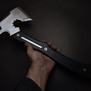 Leon Kennedy Hatchet Replica: RE9 Resident Evil Requiem Full Tang Axe image 4