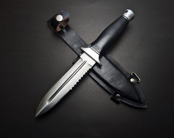Handgefertigte Messer Replik eines Deadpool Baby Messers aus Karbonstahl in 1:1 Cosplay Requisite