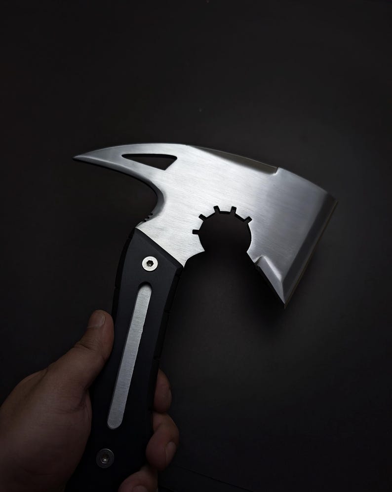 Leon Kennedy Hatchet Replica: RE9 Resident Evil Requiem Full Tang Axe image 5