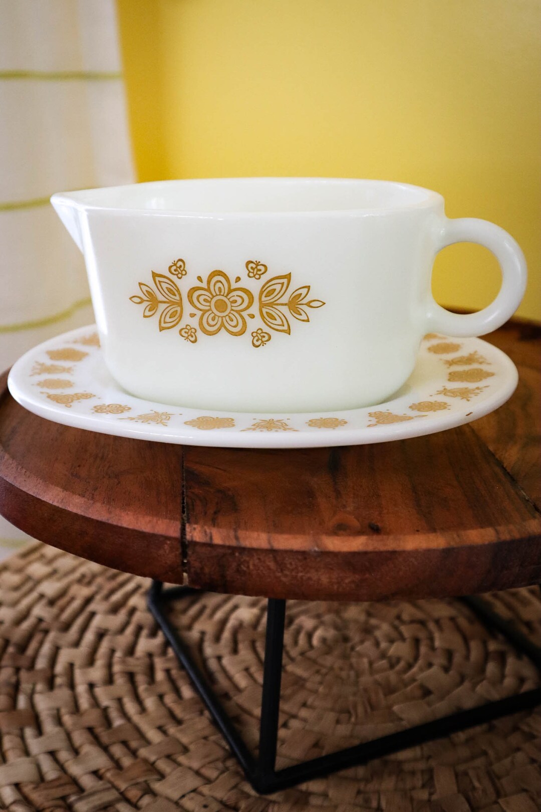 Vtg Corning Ware Pyrex Butterfly Gold Milk Glass Gravy Boat W/ Plate 77 ...