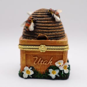 Vintage Bee & Beehive Floral Porcelain Hinged Trinket Box Utah Souvenir 3 1/4"H | Cottagecore | Farmhouse | Country | Maximalist | Whimsical