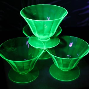4 Vtg Green Depression Uranium Glass Sherbet Dessert Cups Coupes Ribbed Pattern