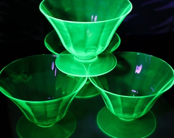 ヴィンテージグリーンウランガラス脚付きデザートシャーベットカップ8