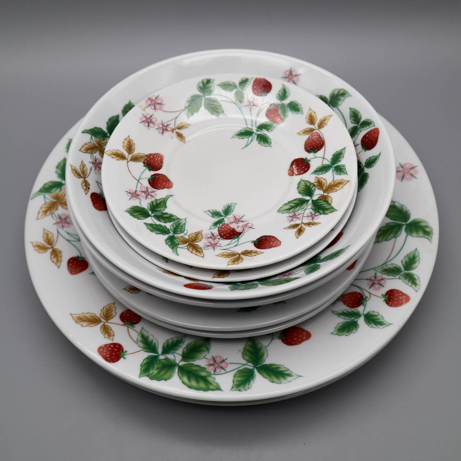 Strawberry dinnerware - Etsy 日本