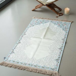 Bestickter floraler Gebetsteppich: Islamischer Salah Mat mit Fransen Blau