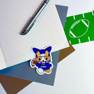 Football Rams Cute Kawaii Corgi Cookie Vinyl Diecut Sticker avec option holographique