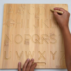Tablero de madera para trazar el alfabeto: juguetes Montessori para niños de 2 3 4 5 años para aprender a leer y escribir, desarrollo de habilidades motoras finas y educación