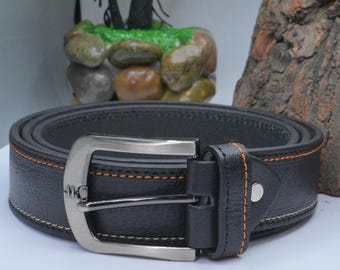 Handgemaakte zwarte leren riem voor heren: minimalistische stijl, verstelbare pasvorm