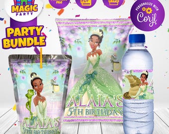 Puede incluir: Un paquete de fiesta digital que incluye una bolsa de jugo, una bolsa de papas fritas y una etiqueta de botella de agua, decorados con el tema de la Princesa Tiana. Los diseños incluyen el texto Alaia's 5th Birthday, flores moradas y a Tiana.