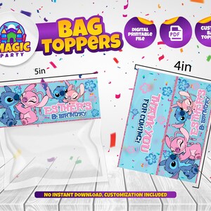 Puede incluir: Adornos para bolsas con un dise&ntilde;o azul y rosa con personajes de dibujos animados. Uno mide 12,7 cm de ancho y 5,1 cm de alto, el otro 10,2 cm de ancho y 12,7 cm de alto. El texto incluye "Esther's Birthday" y "Thank You for Coming!"