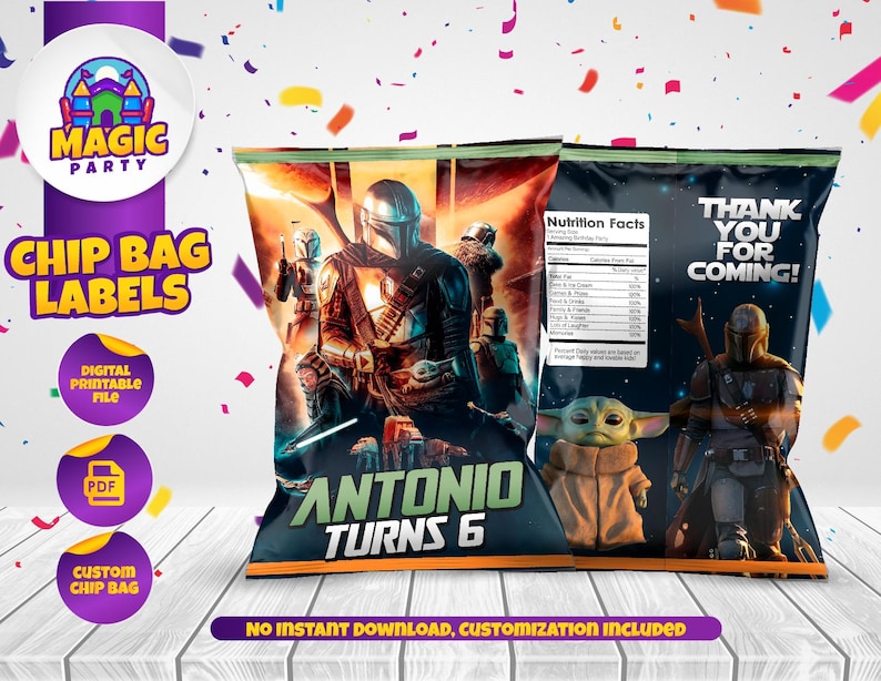 Puede incluir: Dos etiquetas rectangulares para bolsas de patatas fritas con tem&aacute;tica de Mandalorian. El frente muestra un personaje con armadura y el texto Antonio Turns 6. El reverso incluye una etiqueta de informaci&oacute;n nutricional y Thank You For Coming.