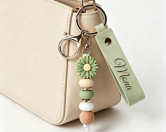 Personalized Daisy Beaded Keychain, Custom Name Keyring, Boho Bag Charm, Silicone Bead Keychain, Back to School Gift, Friendship Gift