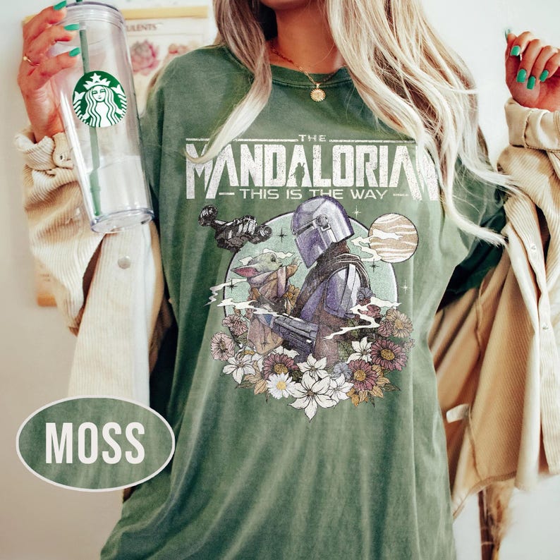 Retro Mandalorian och Grogu-tröja, Star Wars Mando-tröja, Baby Yoda-tröja, This Is The Way-tröja, Magic Kingdom-tröja, Disney-familjesemestertröja Moss/Military Green