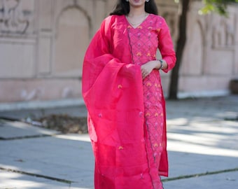 Pink Embroidered Kota Doriya Kurta Set: Women's Salwar Kameez