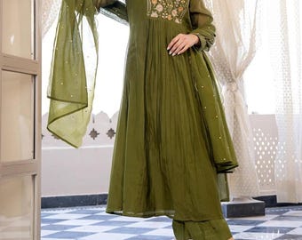 Bollywood Chanderi Silk Kurta Pant Dupatta Set: Hand-Printed Embroidery